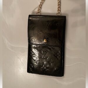 Lovely LV Vernis Walker with gold chain.